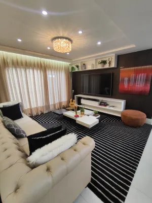 Linda Casa em Condomínio Fechado !!